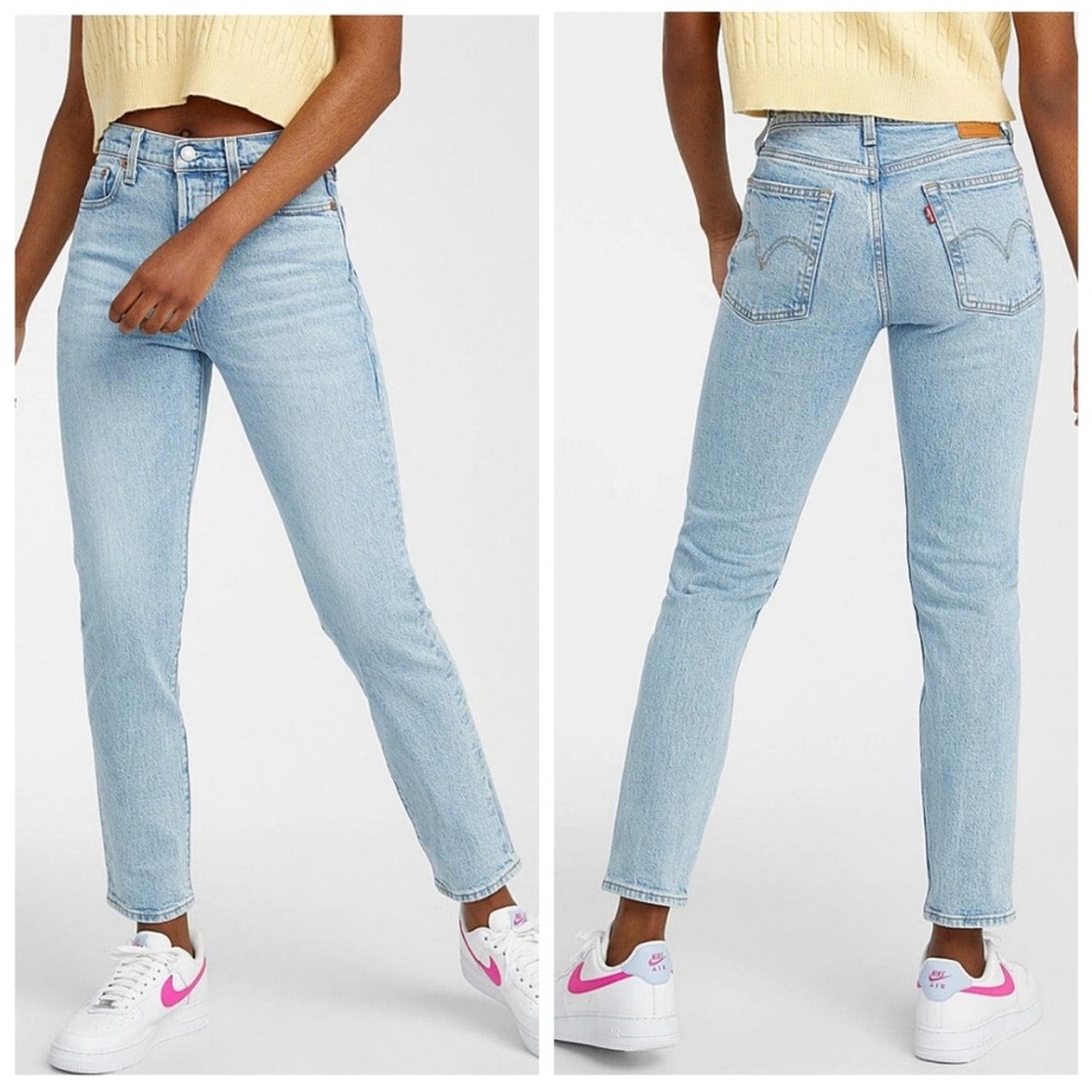 Like New Levi's Light Wash Wedgie Jean